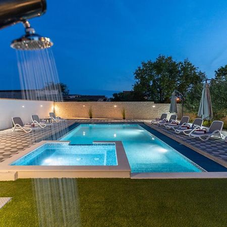 Apartment Miruna S Bazenom Donje Rastane Buitenkant foto