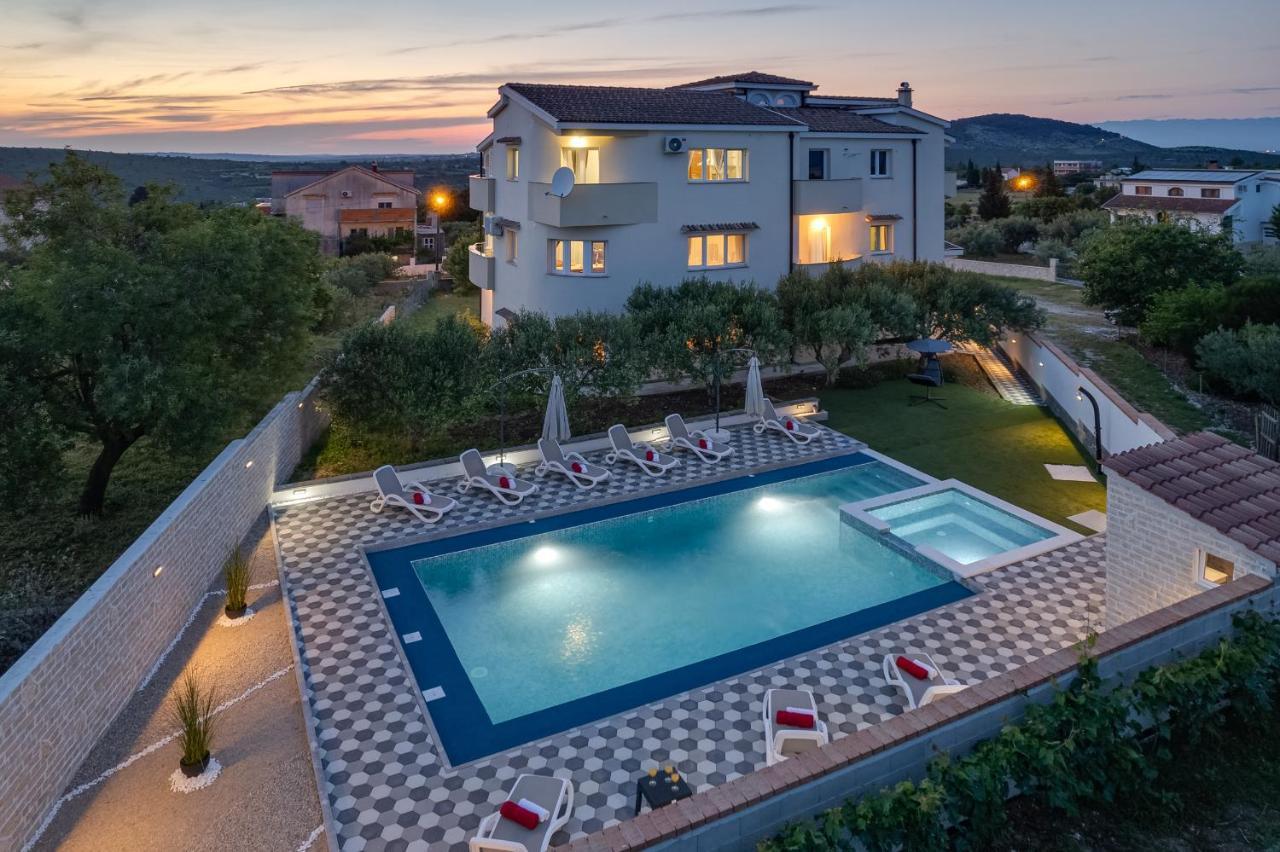 Apartment Miruna S Bazenom Donje Rastane Buitenkant foto