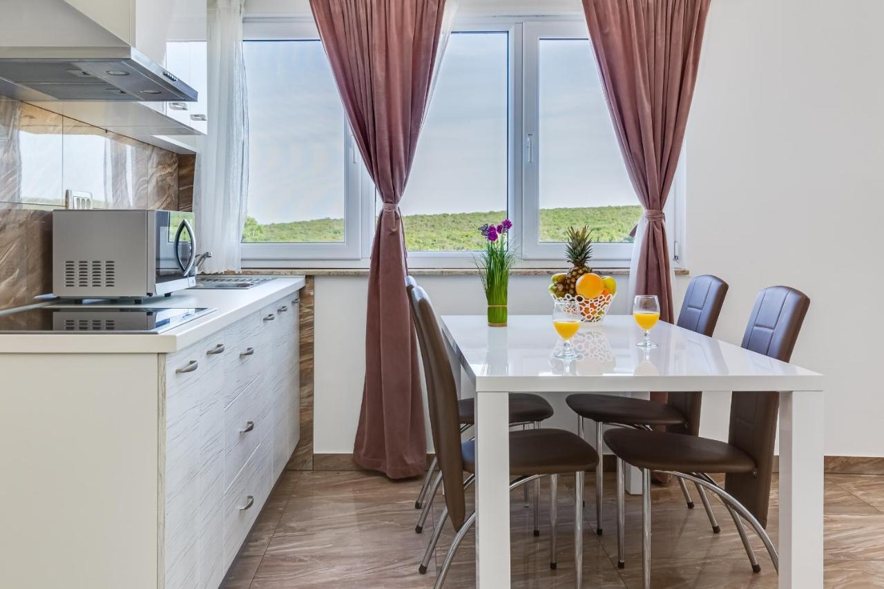 Apartment Miruna S Bazenom Donje Rastane Buitenkant foto